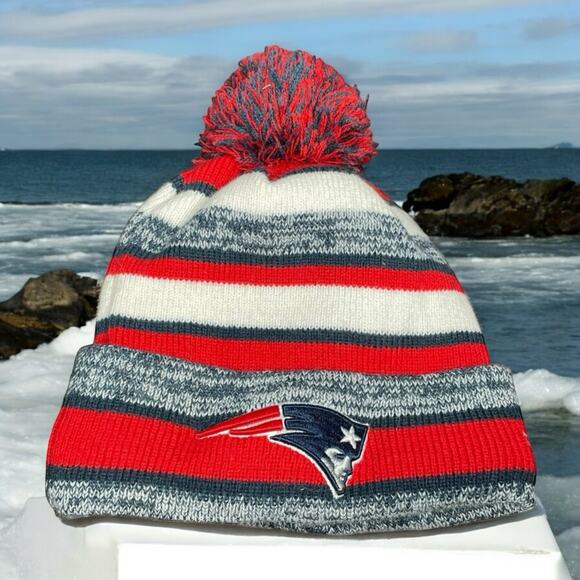 New England Patriots Beanie Pom Knit Hat NFL New Era Sport OS Football Gray Red - Picture 1 of 12